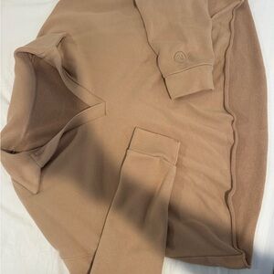 Vuori Tan cropped Women's Sweater